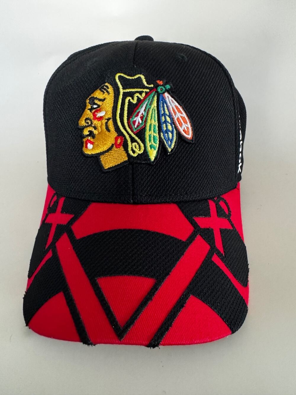 Reebok Center Ice Chicago Blackhawks NHL Flex Fit Hat L/XL Black Red Fitted Cap